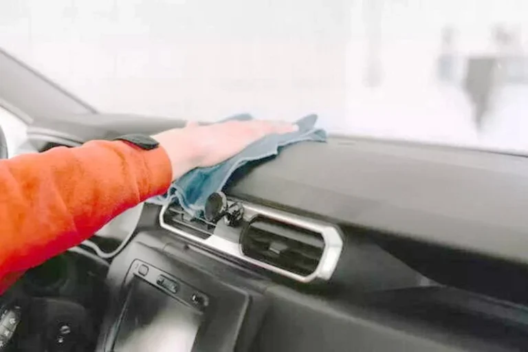 Как восстановить прозрачность пластиковых деталей салона автомобиля: безопасные способы и полировка