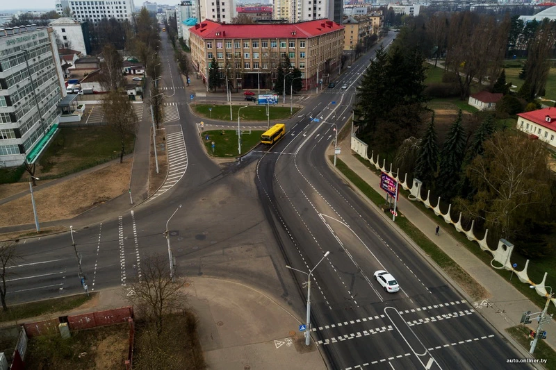 Сложные перекрёстки Минска: разбор по знакам и разметке